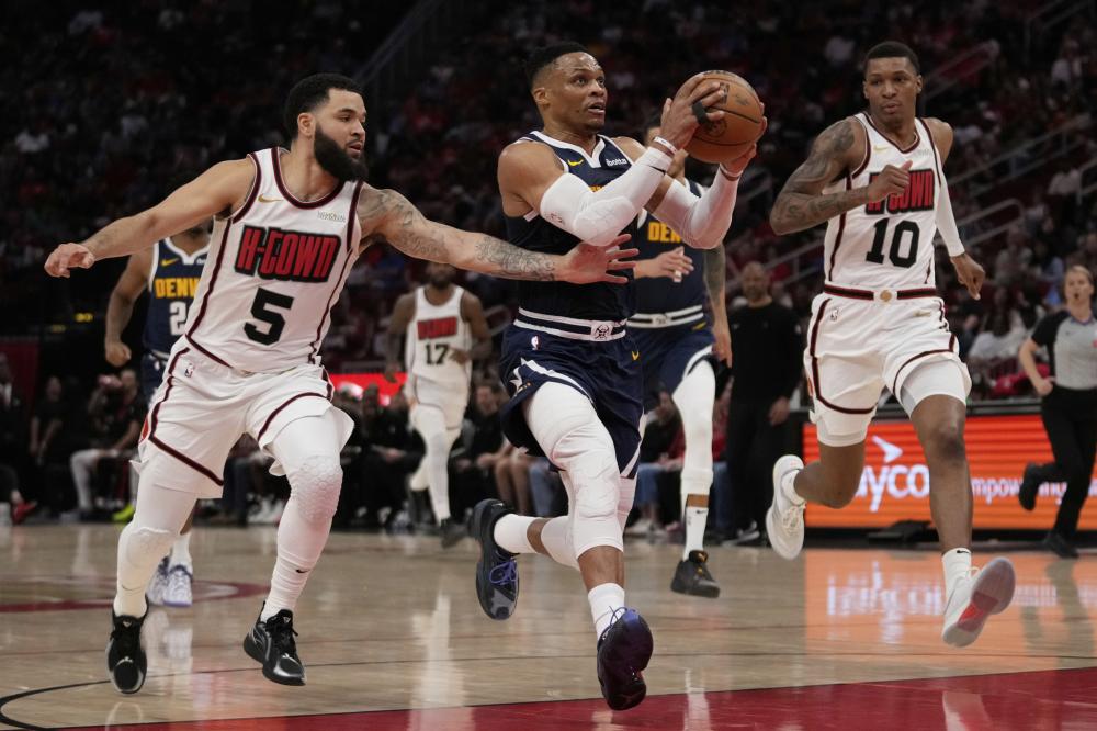 他是否被低 他是否被低