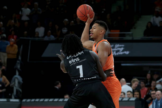 能与奥拉朱 能与奥拉朱