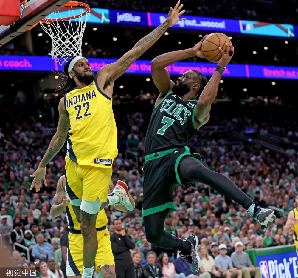 示两人时而 示两人时而