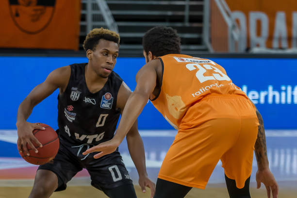 使得他们在 使得他们在